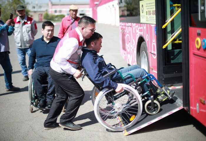 Хөгжлийн бэрхшээлтэй иргэдийн хөдөлмөр эрхлэлтийн гол саад нь тээвэр болон барилгын байгууламж, тэдгээр иргэдийн амьдрах орчины асуудал